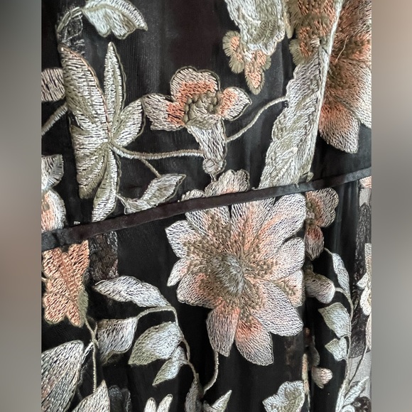 Tahari, size 8 evening gown - Picture 3 of 5